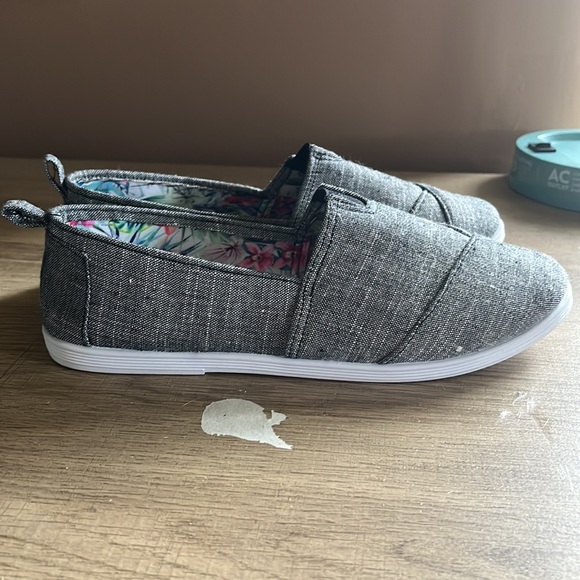 Womens Take A Walk Slip On Linen Flats - Picture 3 of 8